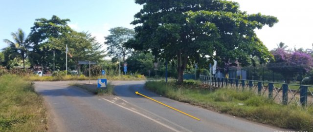 Vers le rond-point du collège de Tingoni